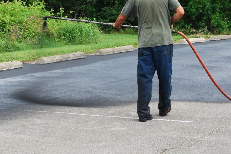 paving of asphalt